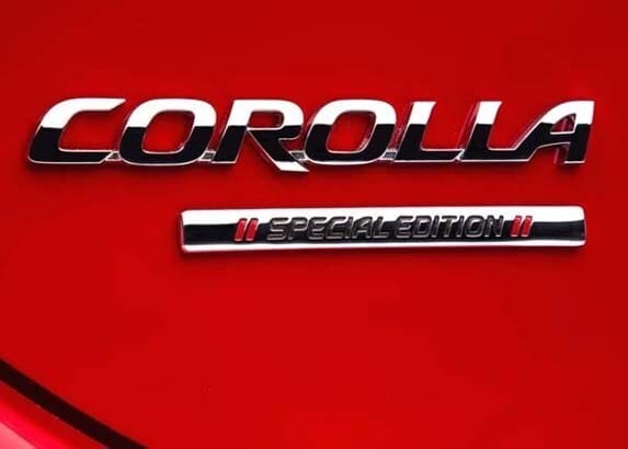 2016-toyota-corolla-special-edition-badge-detail1-600-001