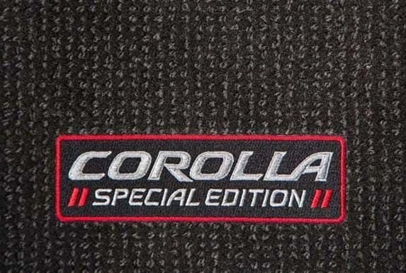 2016-toyota-corolla-special-edition-interior-floor-mats-detail1-600-001