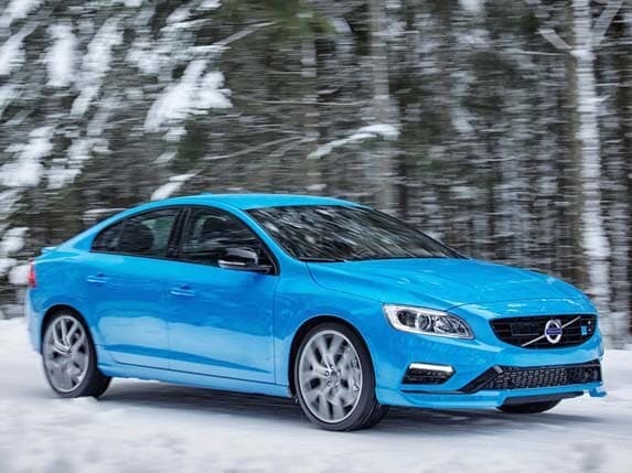 2016-volvo-s60-polestar-front-side-action2-600-001