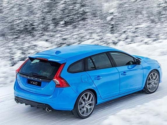 2016-volvo-v60-polestar-high-rear-action1-600-001