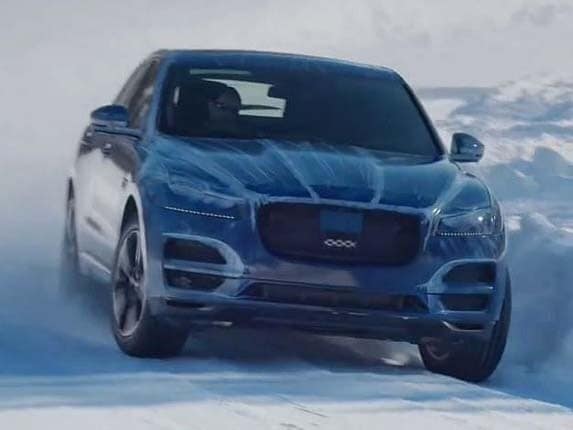2017-jaguar-f-pace-crossover-prototype-cold-testing-front-action3-600-001