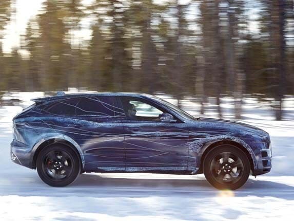 2017-jaguar-f-pace-crossover-prototype-cold-testing-pan-action2-600-001