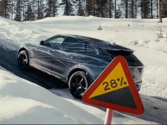 2017-jaguar-f-pace-prototype-cold-testing-grade-climb1-600-001