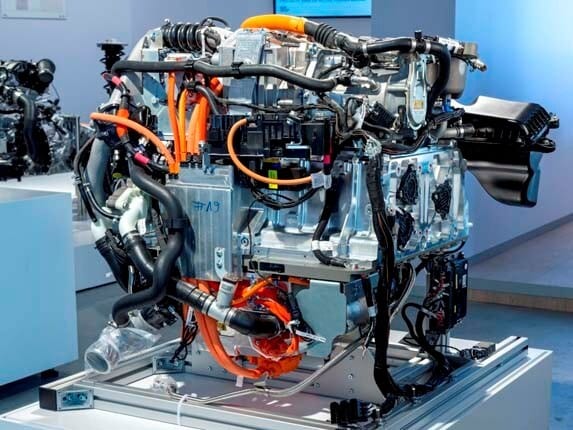 bmw-fcev-engine-on-stand-600-001