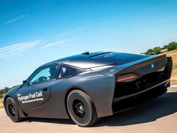 bmw-i8-fcv-prototype-rear-action1-600-001