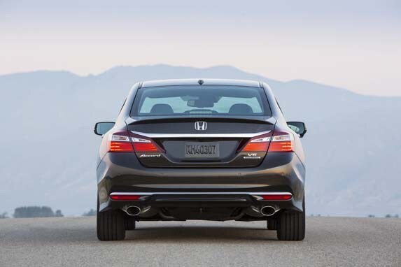16_accord_sedan_016-600-001