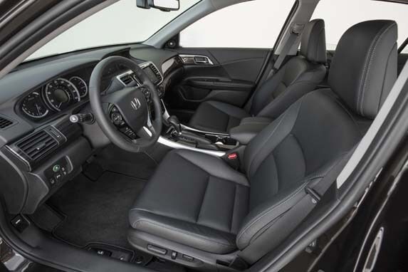 16_accord_sedan_028-600-001