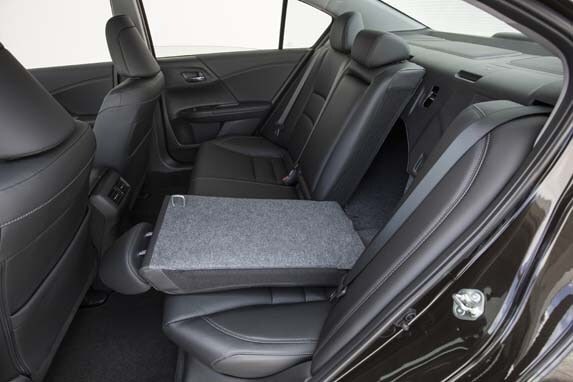 16_accord_sedan_030-600-001