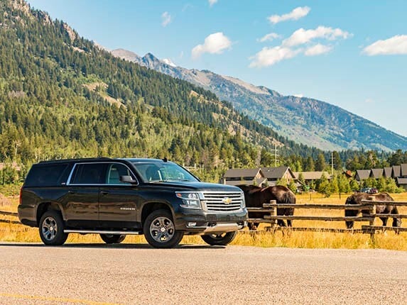 2015-chevrolet-suburban-yellowstone-day-5-horses-600-001