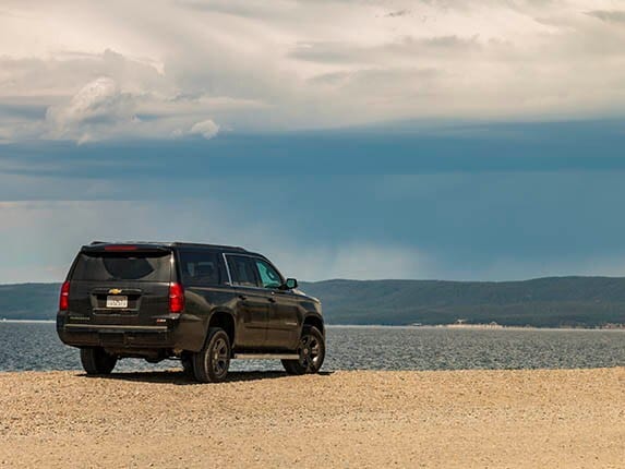 2015-chevrolet-suburban-yellowstone-day-6-yellowstone-lake-rear-offset-600-001