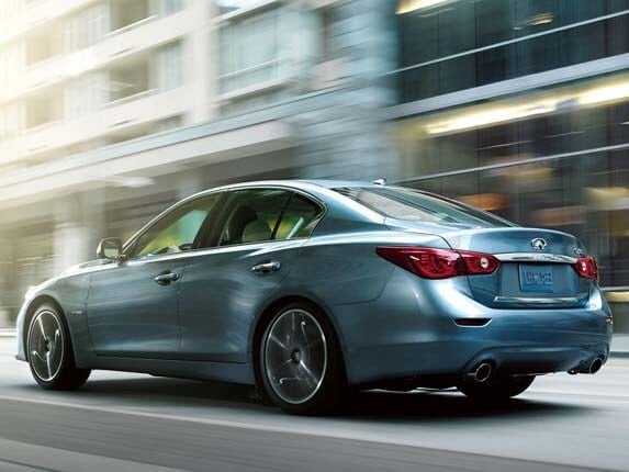 2015-infiniti-q50-rear-action1-600-001