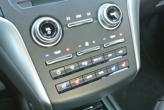 2015-lincoln-mkc-black-label-15-600-001