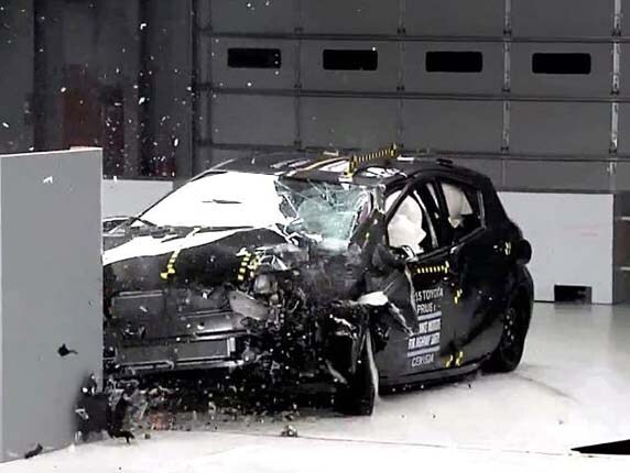 2015-toyota-prius-c-iihs-crash-retest-5-600-001