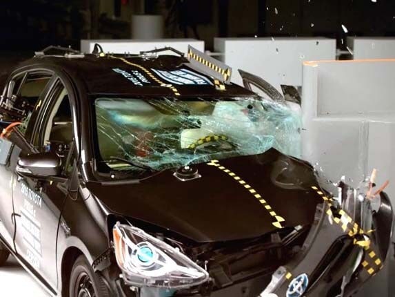 2015-toyota-prius-c-iihs-crash-retest7-600-001