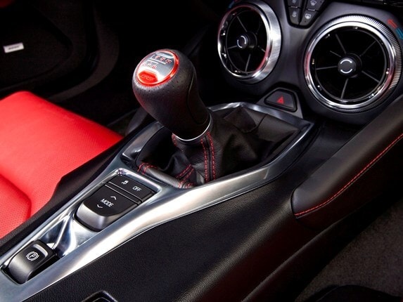 2016-chevrolet-camaro-021-573-600-001