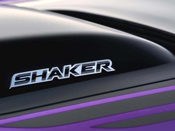 2016-dodge-challenger-charger-plum_crazy-shaker-hood-detail1-600-001
