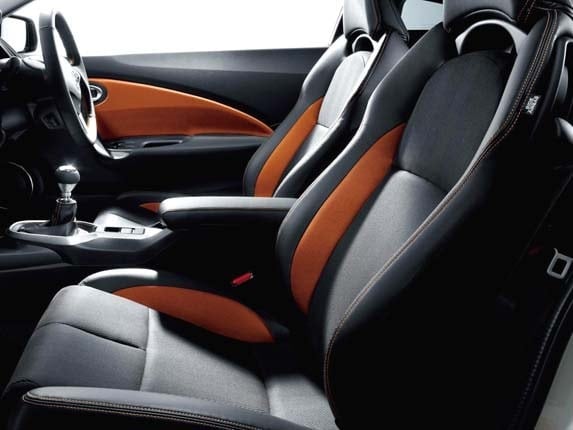 2016-honda-cr-z-hybrid-japanese-model-interior-look-in1-600-001
