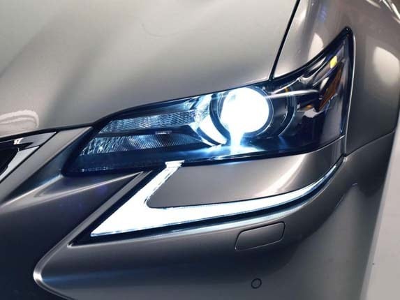 2016-lexus-gs-200t-headlight-detail2-600-001