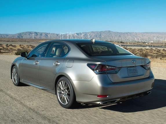 2016-lexus-gs-200t-rear-action1-600-001