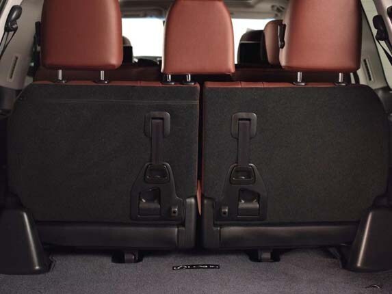 2016-lexus-lx-570-interior-row-three-seats-up2-600-001
