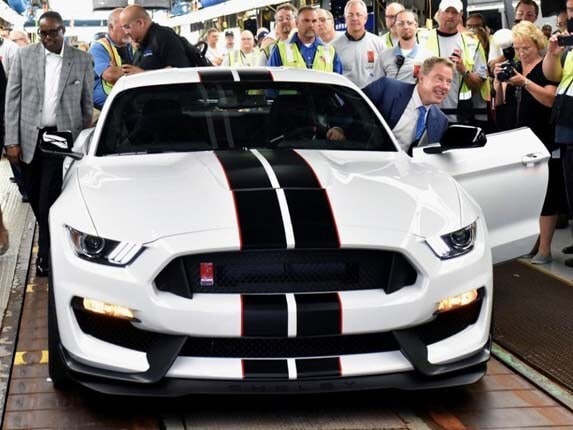 2016-shelby-gt350r-job1-alt-lead-600-001