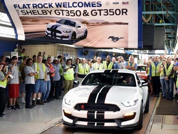 2016-shelby-gt350r-job1-lead-600-001