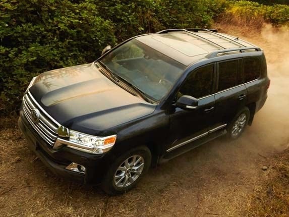 2016-toyota-land-cruiser-front-action1-600-001