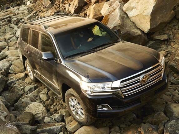 2016-toyota-land-cruiser-front-action3-600-001