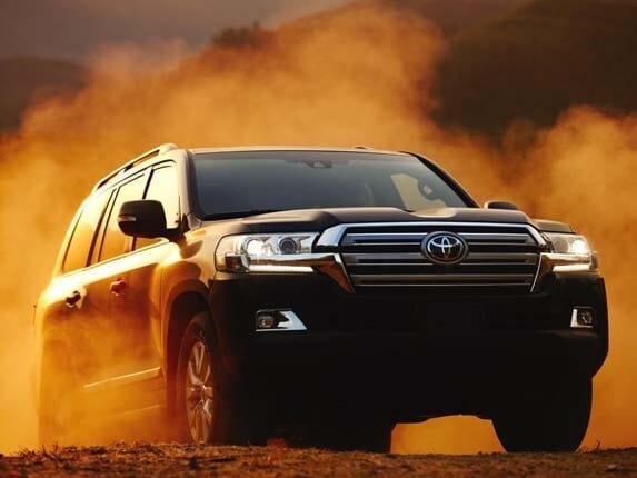 2016-toyota-land-cruiser-front-action4-lead-600-001