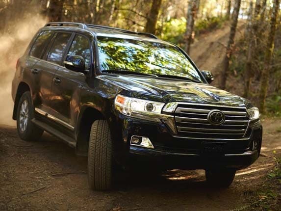 2016-toyota-land-cruiser-front-action7-600-001