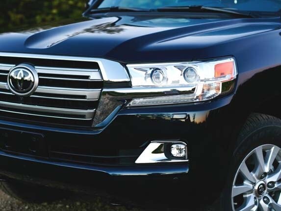 2016-toyota-land-cruiser-front-quarter-detail1-600-001