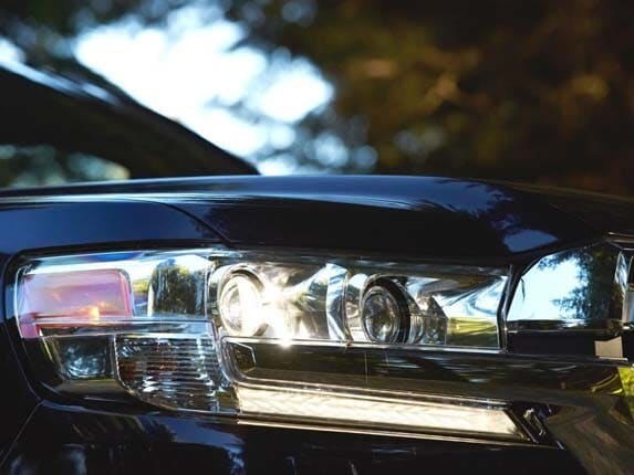 2016-toyota-land-cruiser-headlamp-detail1-600-001