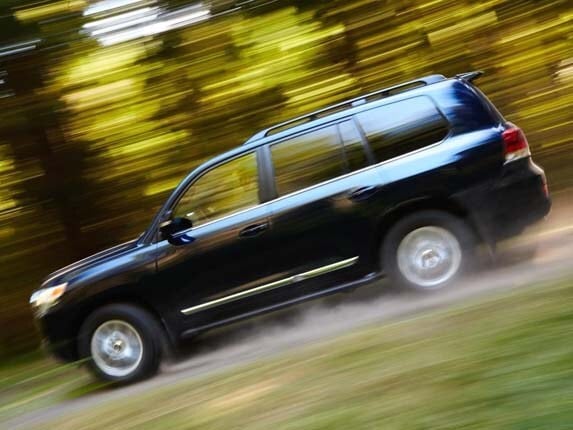 2016-toyota-land-cruiser-pan-action1-600-001