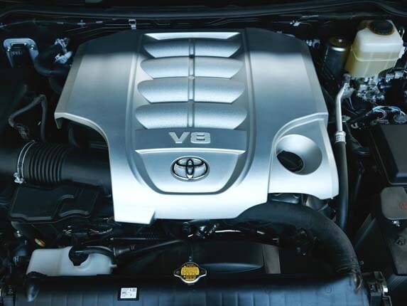 2016-toyota-land-cruiser-underhood-engine-detail1-600-001