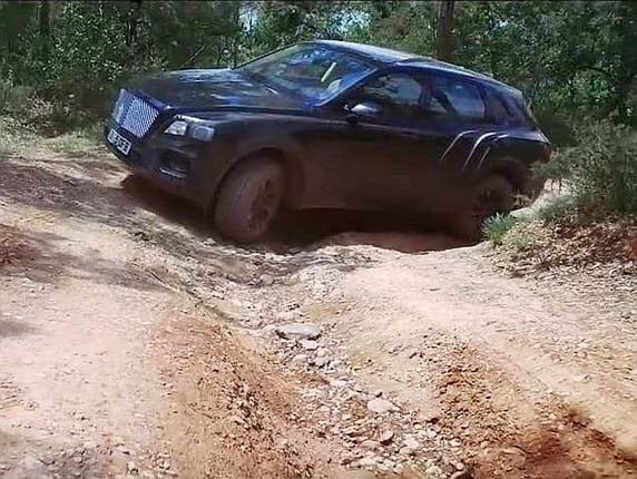 2017-bentley-bentayga-prototype-testing-pan-action7-600-001