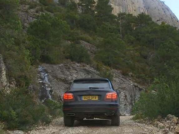 2017-bentley-bentayga-prototype-testing-tail-on-action1-600-001