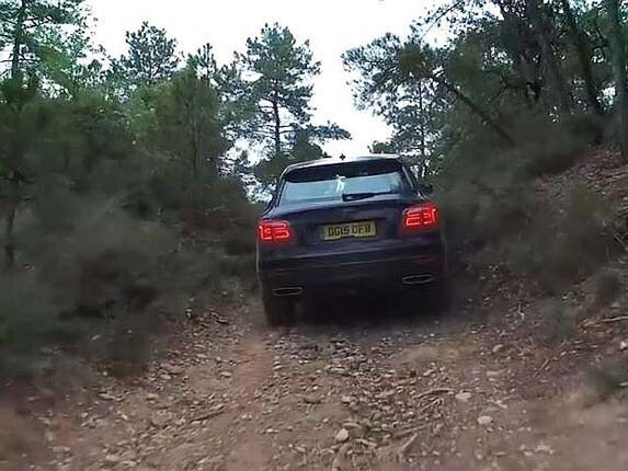 2017-bentley-bentayga-prototype-testing-tail-on-action3-600-001