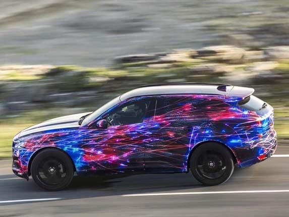 2017-jaguar-f-pace-prototype-pan-action1-600-001
