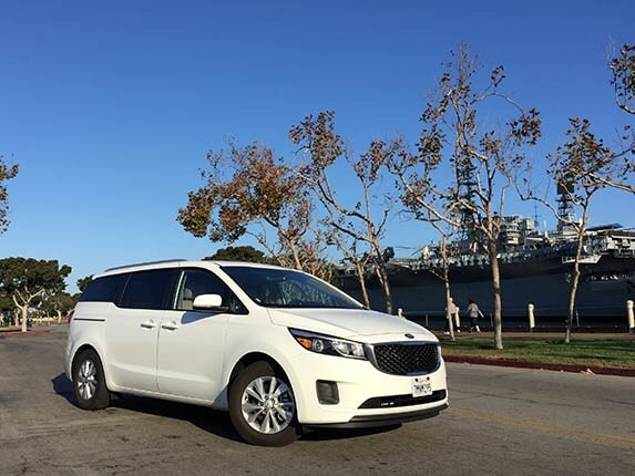 2015-kia-sedona-lx-front-600-001