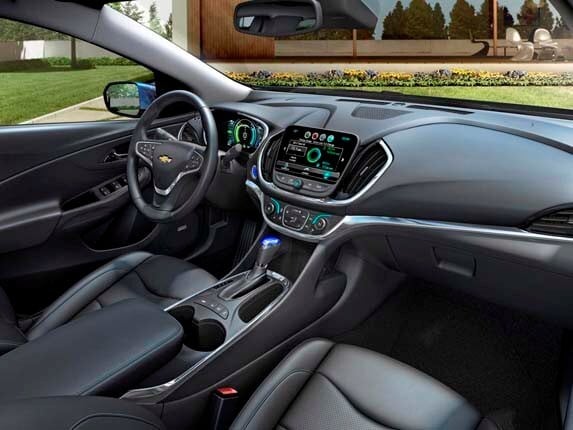 2016-chevrolet-volt-interior-front1-600-001