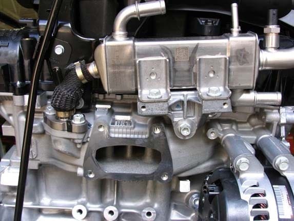 2016-fca-pentastar-3-6-l-engine-cutaway1-600-001