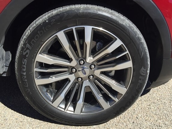 2016-ford-explorer-platinum-573-12-600-001