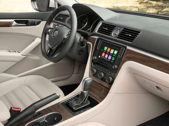 2016-volkswagen-passat-interior-front1-600-001