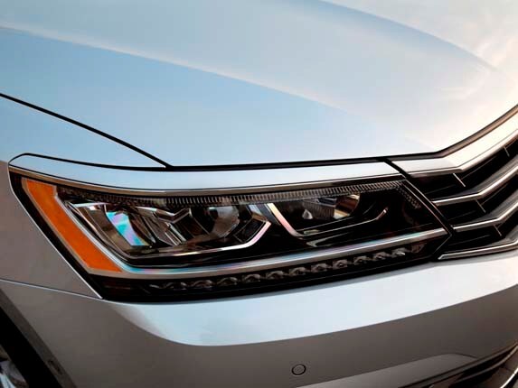 2016-volkswagen-passat-led-headlamp-detail1-600-001