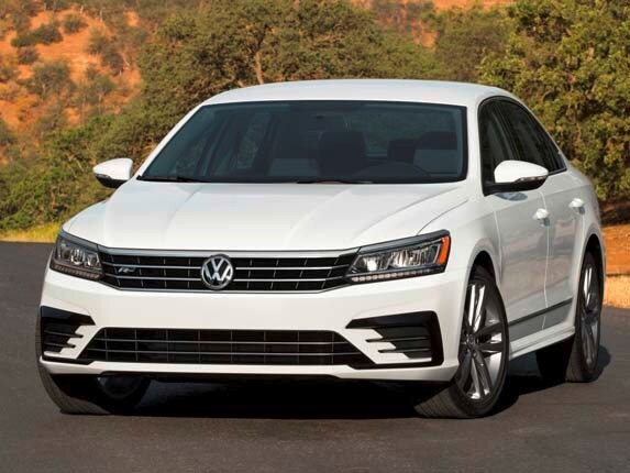 2016-volkswagen-passat-r-line-front-static2-600-001