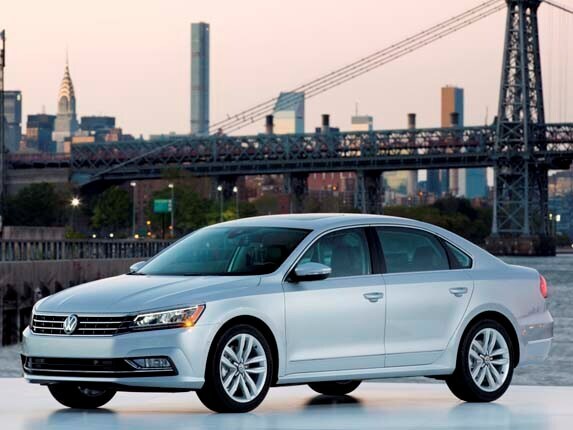 2016-volkswagen-passat-sel-front-static2-lead-600-001