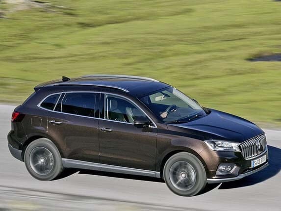 2017-borgward-bx7-suv-front-side-action1-600-001