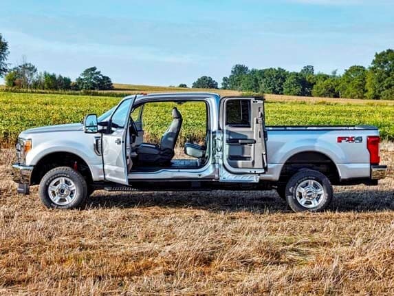 2017-ford-f-250-xlt-super-duty-profile-doors-open-detail1-600-001