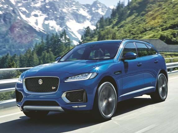 2017-jaguar-f-pace-front-action1-alt-lead-600-001