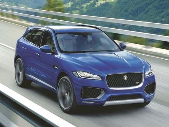 2017-jaguar-f-pace-front-action3-600-001